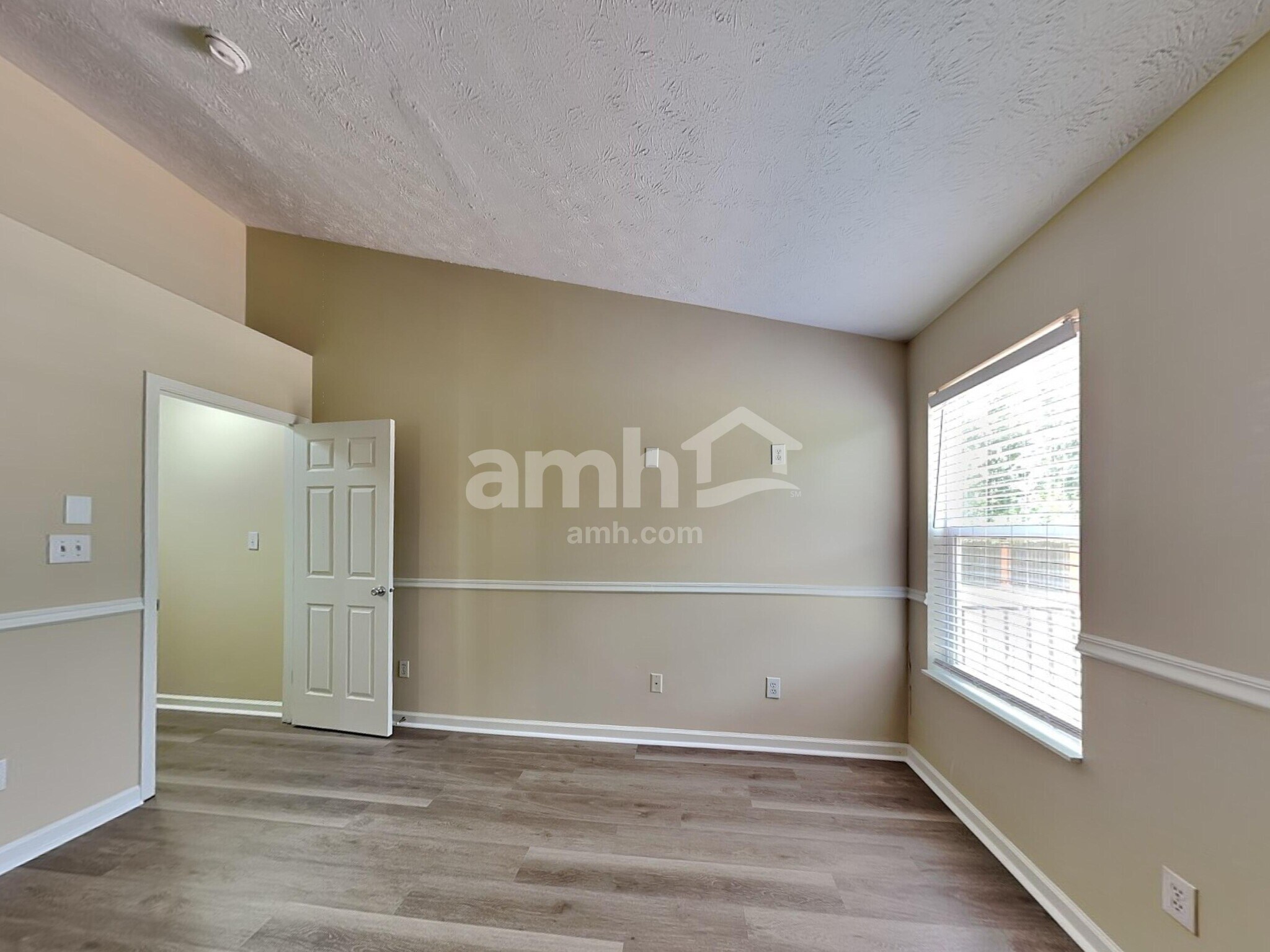 Building Photo - 5220 Bogey Dr