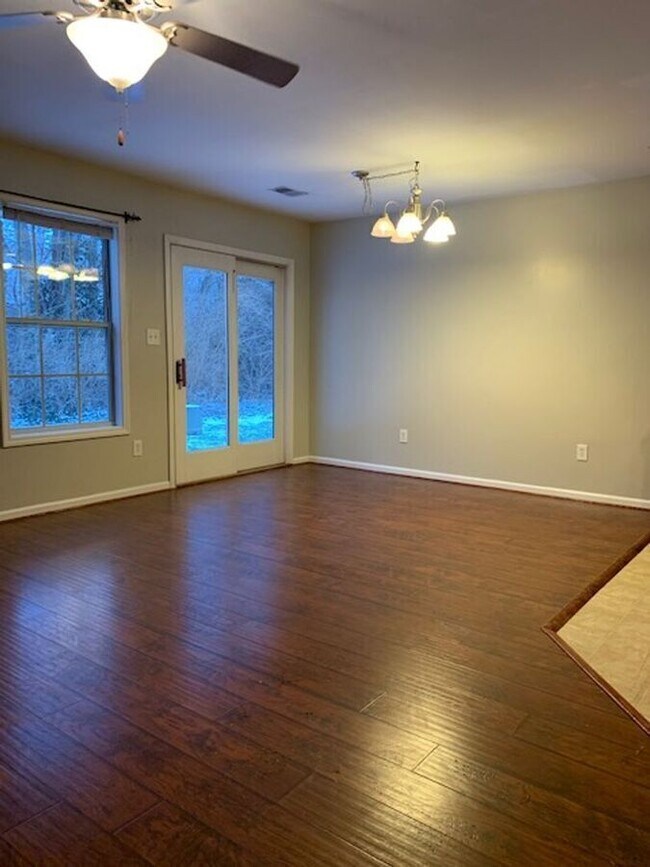Building Photo - 3837 Pine Ridge Way