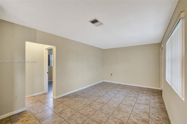 Building Photo - 111 SE 4th Ave