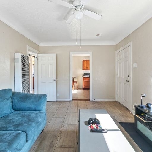 Interior Photo - 2033 Cedar Ave