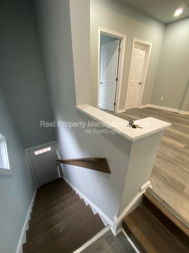 Building Photo - 22 Riverview Ave