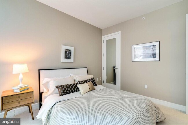 Building Photo - 1414 S Penn Square