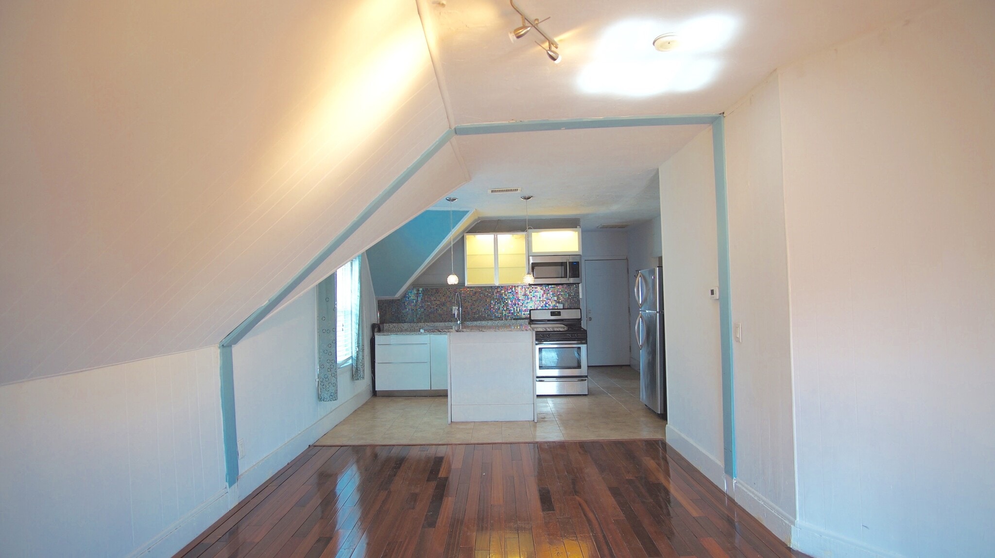 Building Photo - 48 America St