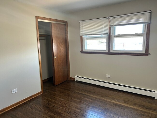 Building Photo - 5645 W 63rd Pl