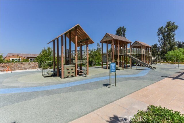 Building Photo - 8 Last Bloom