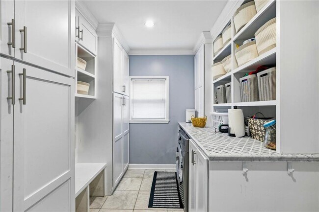 Building Photo - 4565 Windsor Park Pl NE