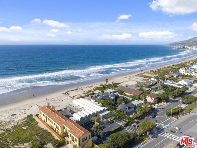 Building Photo - 6025 Paseo Cyn Dr
