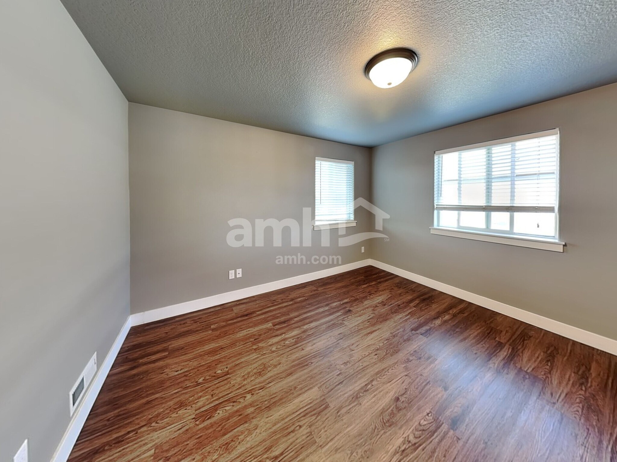 Building Photo - 480 Tulip Ave