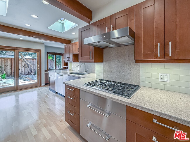 Building Photo - 2123 Sycamore Canyon Rd