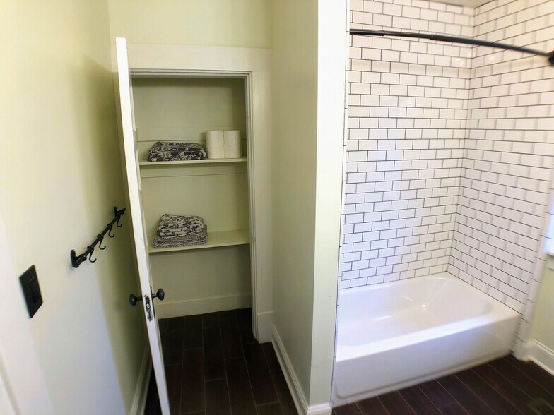 Building Photo - 240 E Duncan St