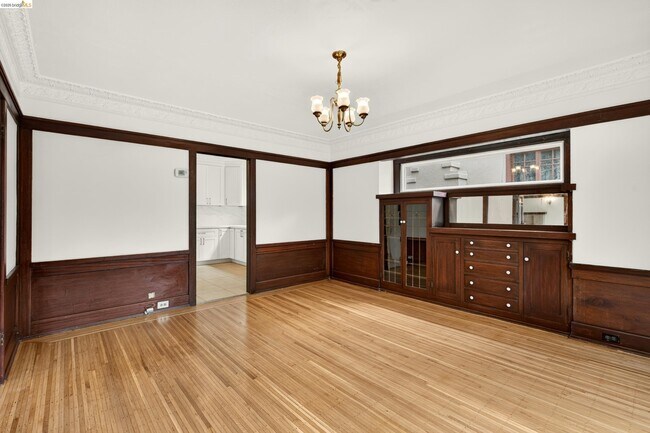 Building Photo - 846 Mandana Blvd
