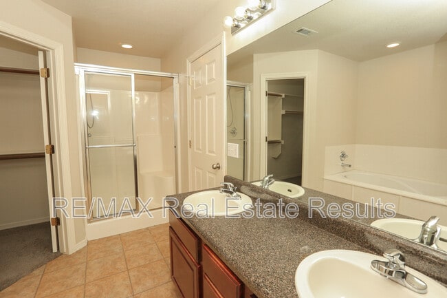 Building Photo - 1592 Hutchinson St