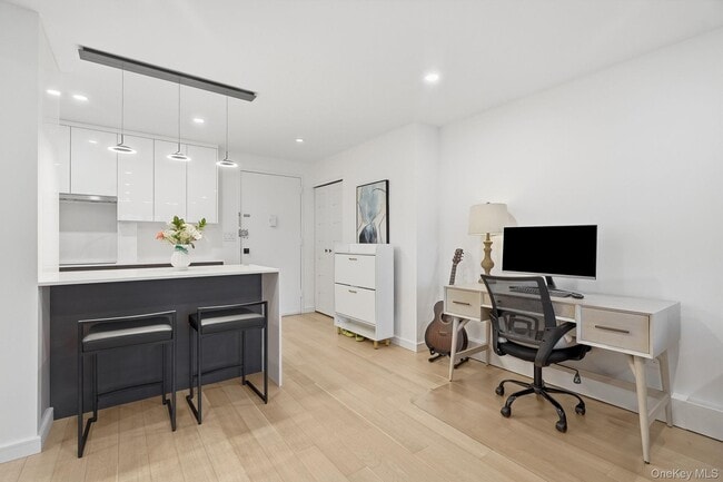 Building Photo - 560 Halstead Ave