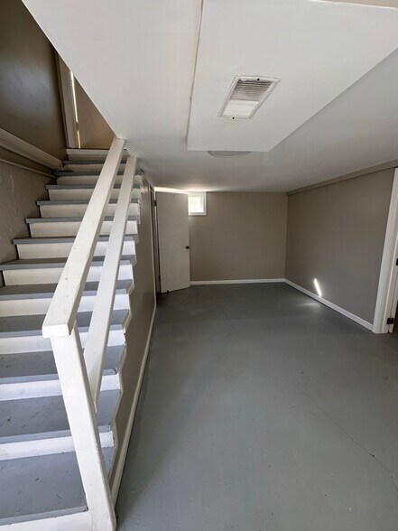 Building Photo - 7719 Crestline Rd