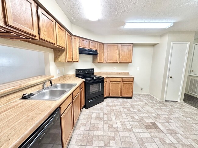 Building Photo - 21706 Nickerton Ln