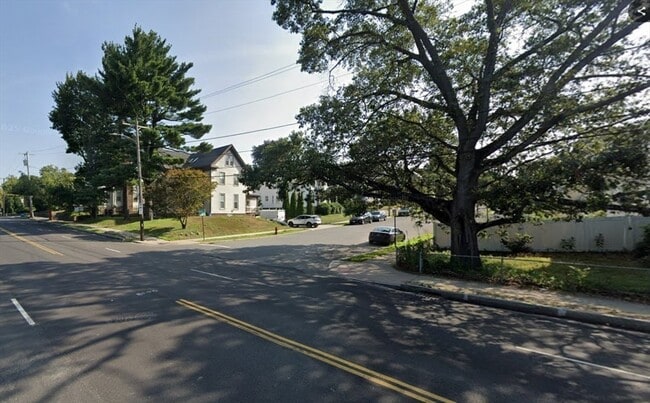 Primary Photo - 407 Newport Ave