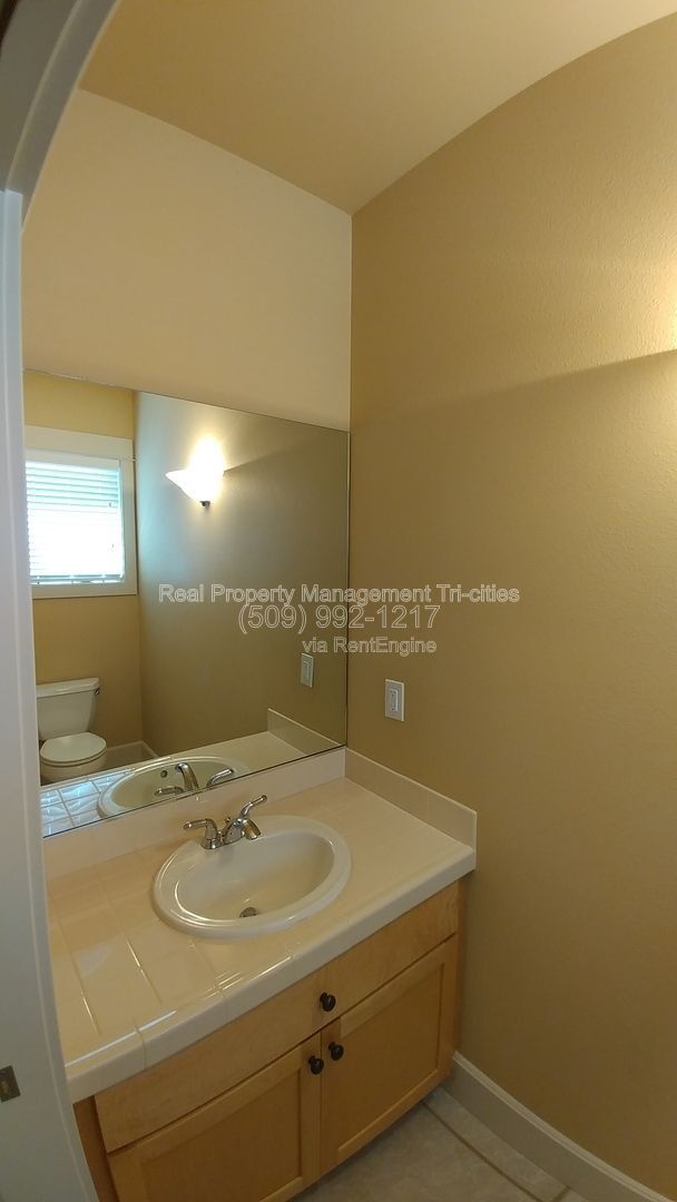 Building Photo - 459 Columbia Point Dr