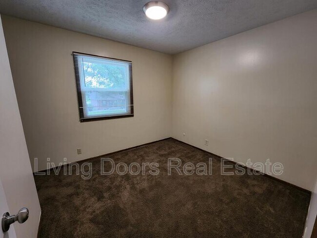 Building Photo - 1509 David Dr