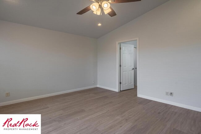 Building Photo - 4 Bedroom in Amber Estates - Newer LVP Flooring throughout home!