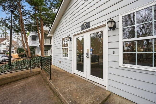 Building Photo - 3921 Riverlook Pkwy SE