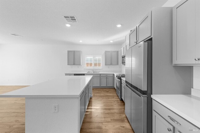 Building Photo - 655 Honey Bee Rd