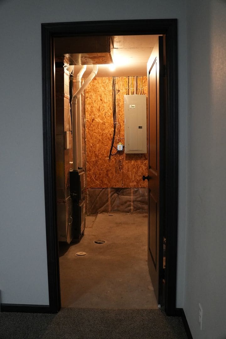 Building Photo - 6040 Kodiak Ln