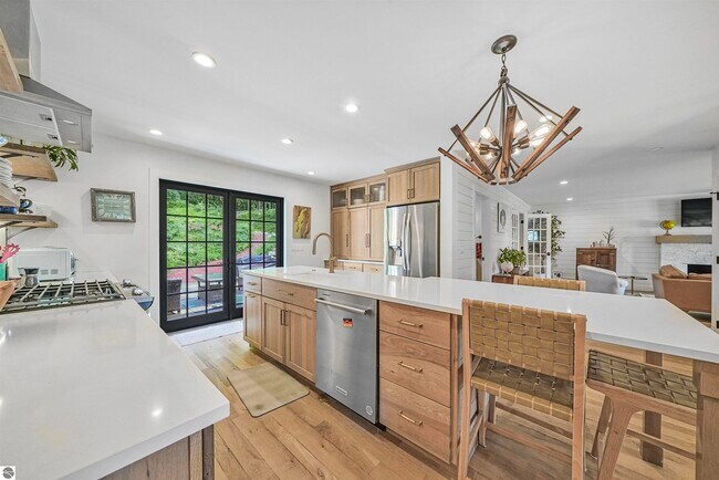 Building Photo - 7320 Peninsula Dr