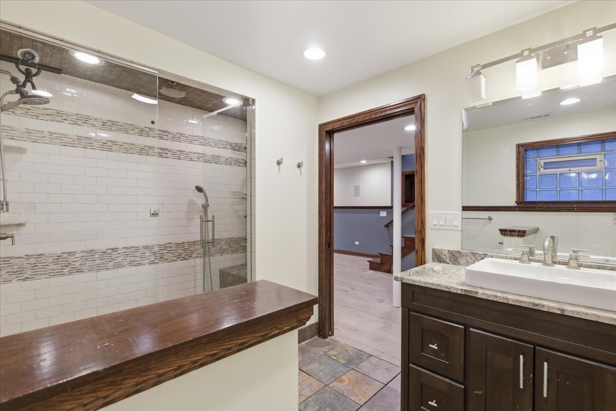 Building Photo - 5218 N Lieb Ave