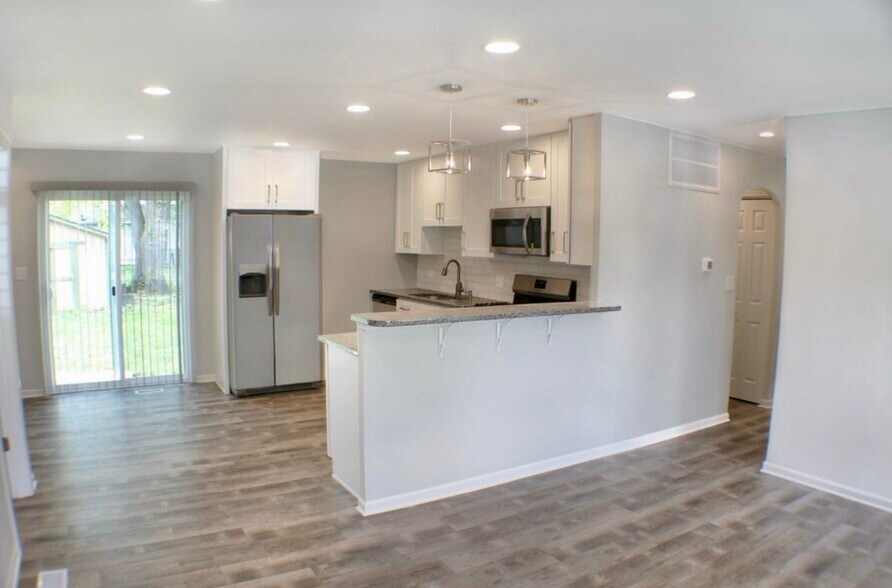 Building Photo - 508 Dalhart Ave