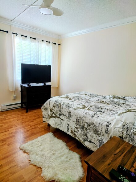 Building Photo - 800 Bearses Way