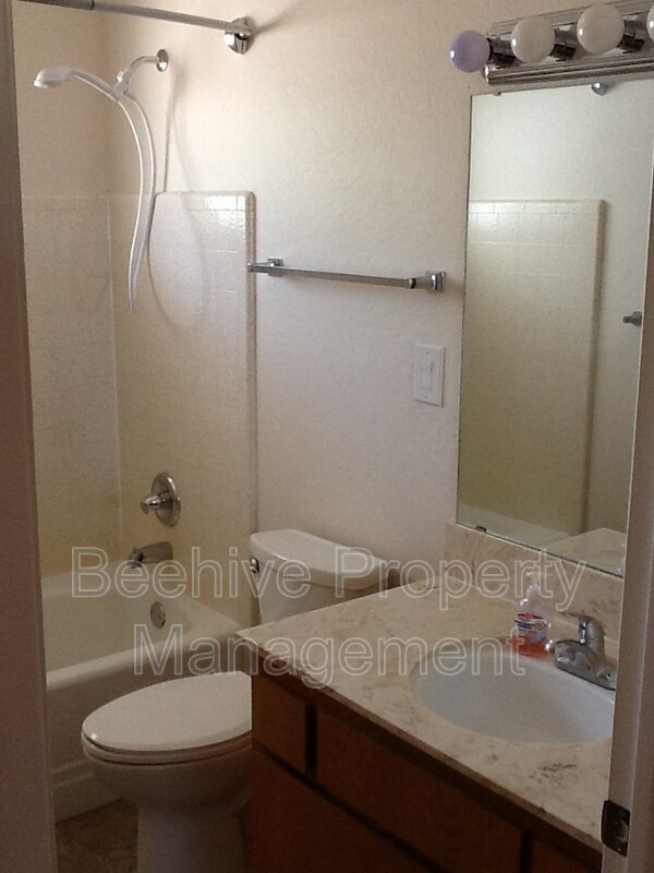 Building Photo - 5827 Colby St