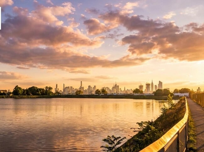 Building Photo - 115 20th St