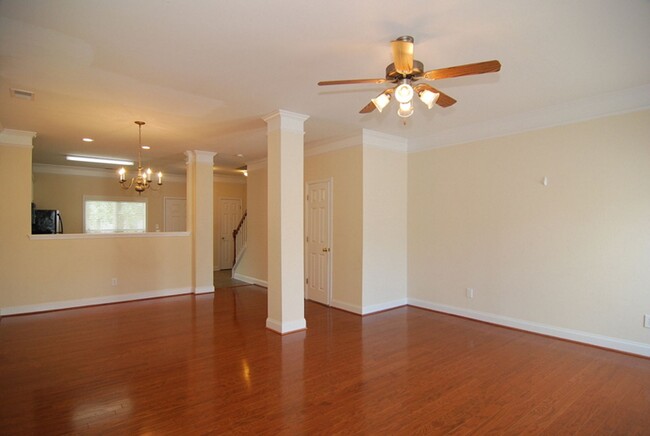 Building Photo - 2 Bedroom, 2.5 Bath in Hampton Forest - Av...