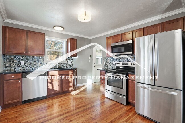 Building Photo - Downtown Charm with Private Yard, Oversized Garage and AC