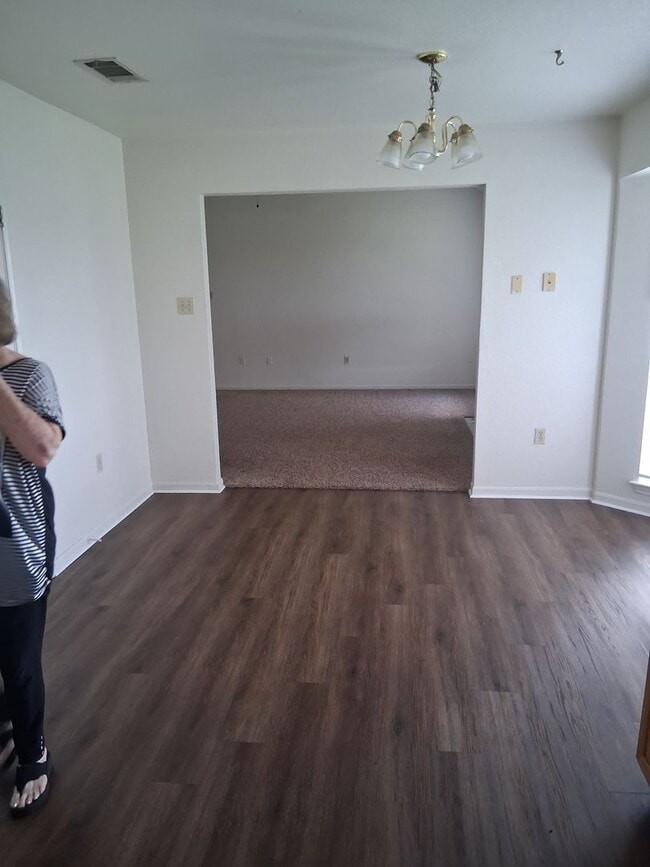 Building Photo - 3806 Lone Oak Dr