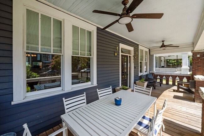 Building Photo - Gorgeous Renovation near Downtown Durham -...