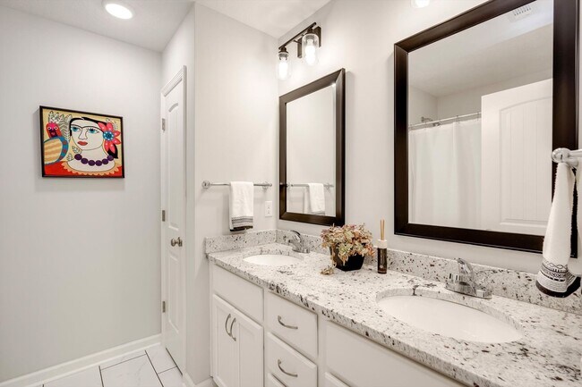 Building Photo - 858 Goodale Dr