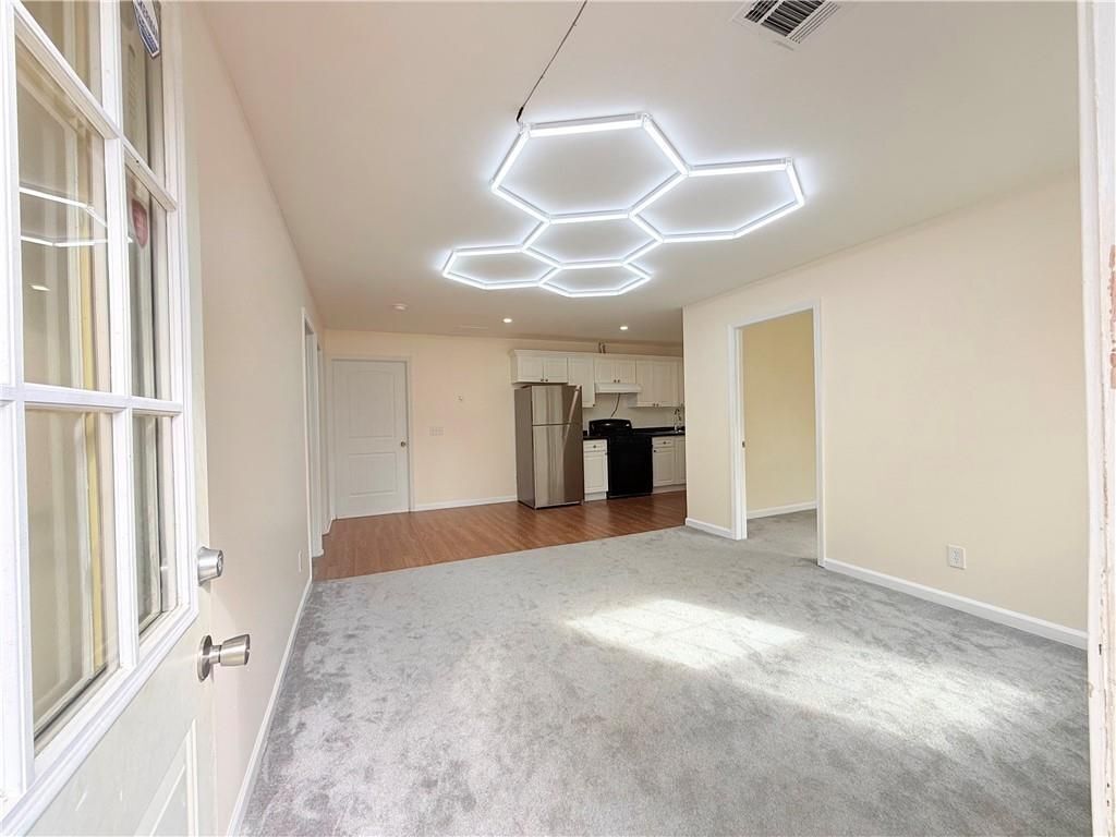 Building Photo - 893 Hawthorn Ln