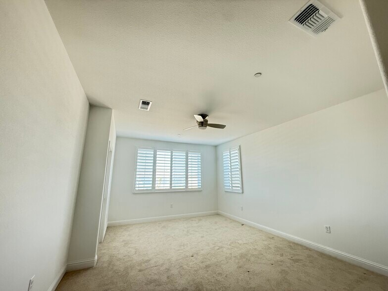 Building Photo - 3921 Mirecourt Cir