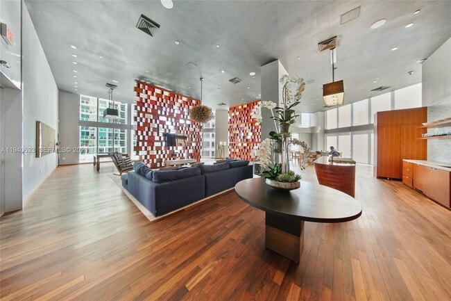 Building Photo - 1300 Brickell Bay Dr
