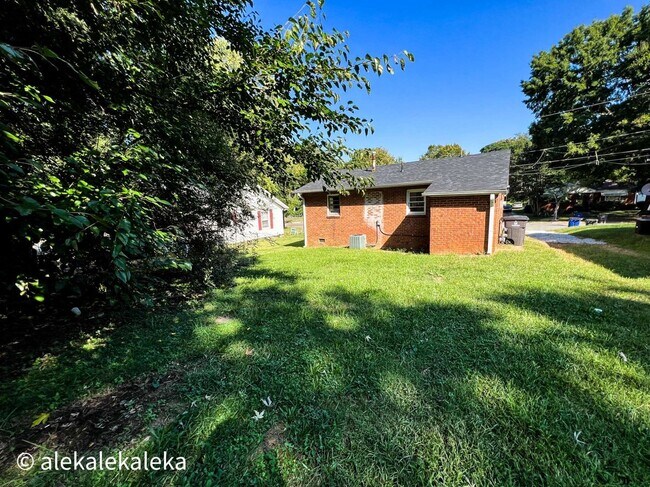 Building Photo - 1006 E Devonshire St