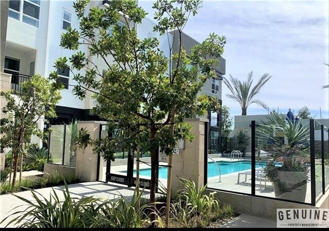 Building Photo - Coming Soon: Modern Tri-Level 2Bd 2.5Ba Townhouse in Irvine!