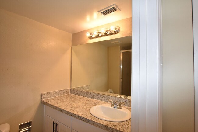 Building Photo - 5323 Indian Creek Dr
