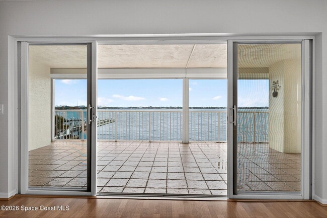 Building Photo - 102 Riverside Dr