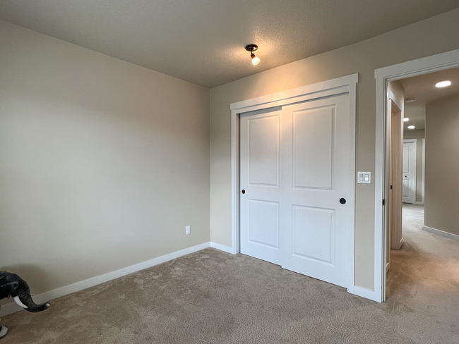 Building Photo - Enjoyable 4-Bed, 2.5-Bath Corner Lot Home ...