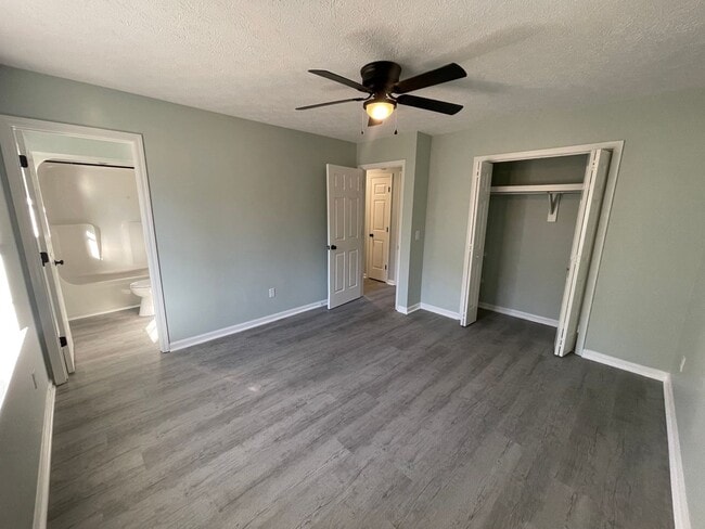 Building Photo - Updated 2BR/2BA Duplex in Downtown Springfield – Modern Finishes & Spacious Layout