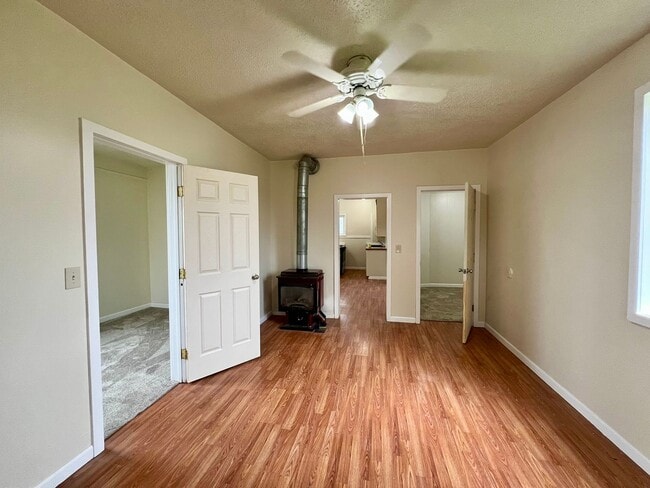 Building Photo - Cozy 2 Bedroom in Ferndale!
