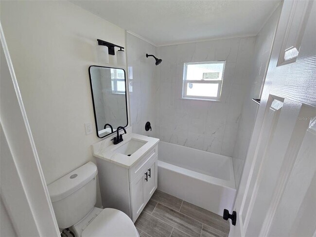 Building Photo - 416 W Ianthe St
