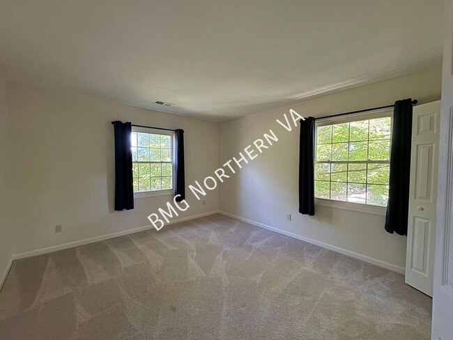 Building Photo - 5819-E Rexford Dr-