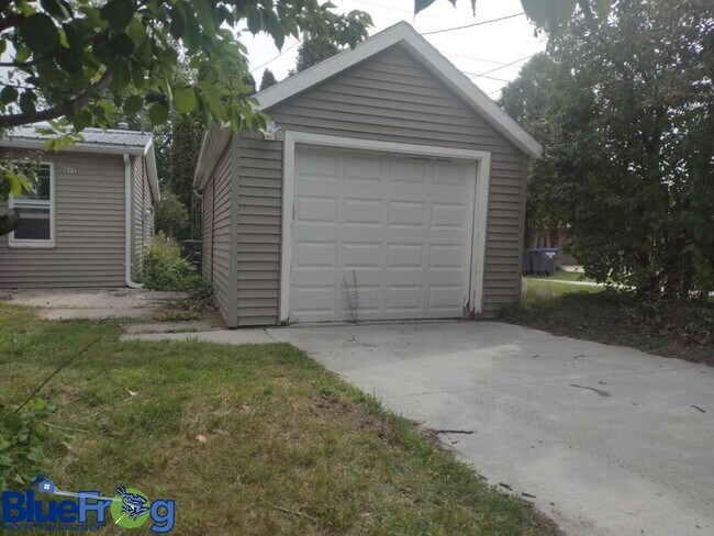 Building Photo - 2511 S 7th St